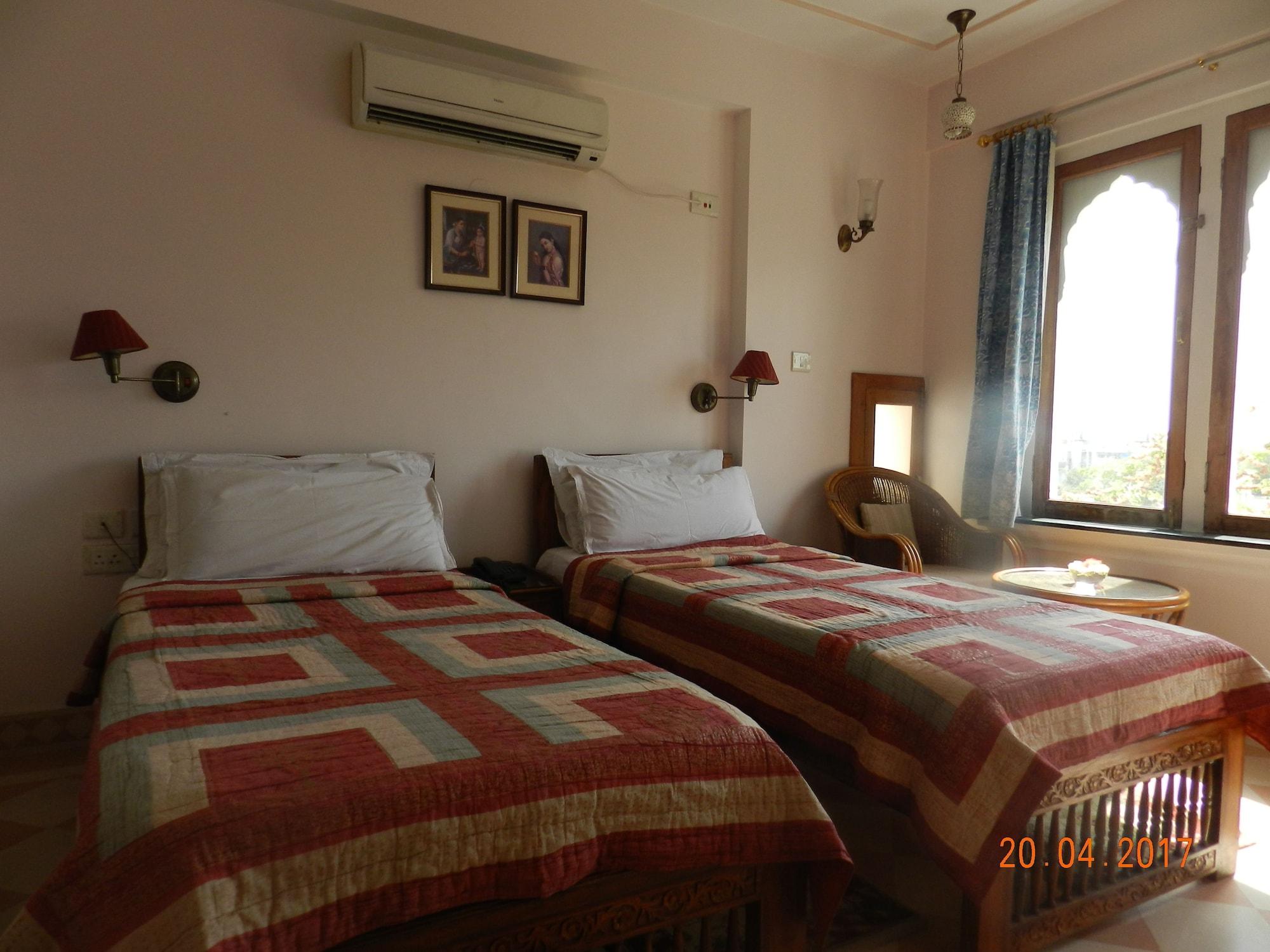 Om Niwas Suite Hotel Jaipur Bagian luar foto